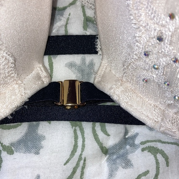 2 for $25 La Senza beige bra 32C - Picture 3 of 8